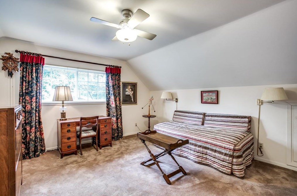 330 Wycliffe Dr, Houston TX  77043-3901 exterior