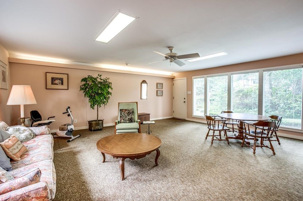 330 Wycliffe Dr, Houston TX  77043-3901 exterior