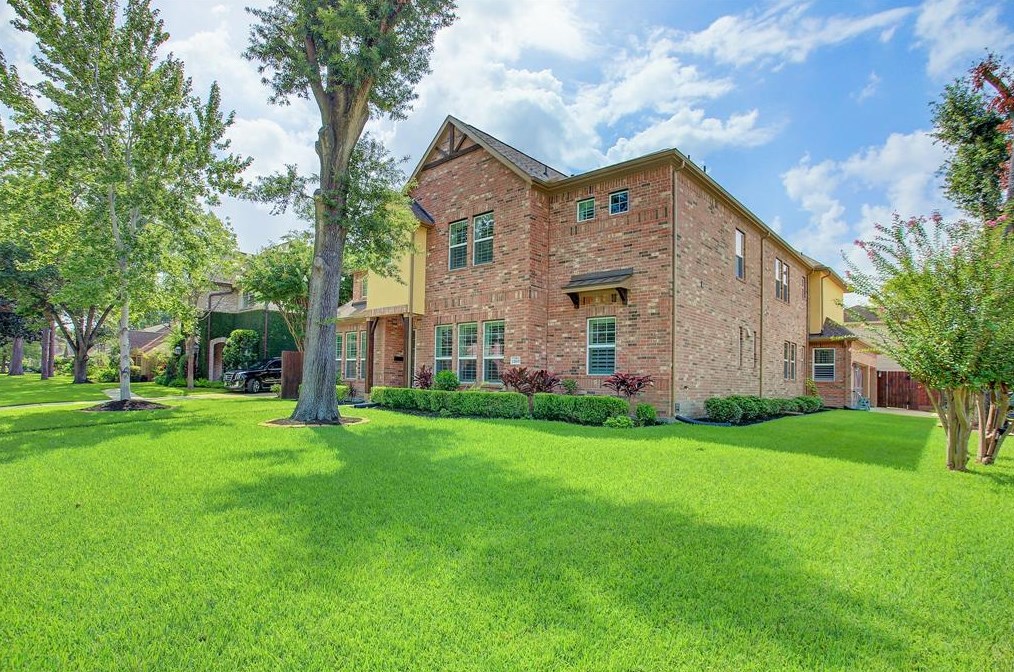 12635 Rocky Meadow Dr, Houston TX  77024-4009 exterior