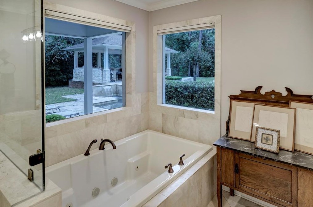 103 Hickory Rdg Dr, Houston TX  77024-6229 exterior