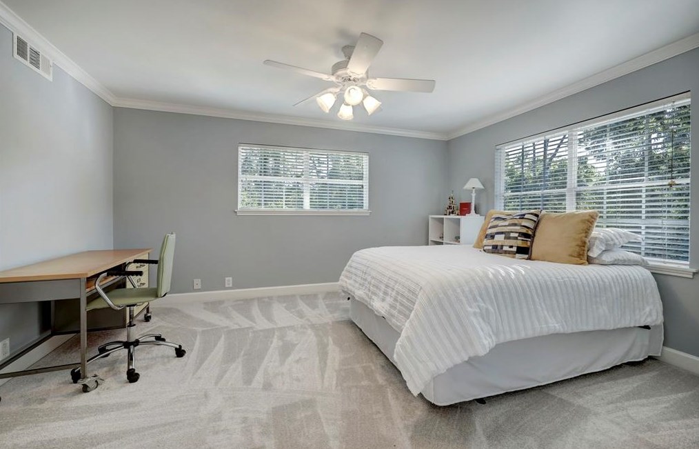 103 Hickory Rdg Dr, Houston TX  77024-6229 exterior