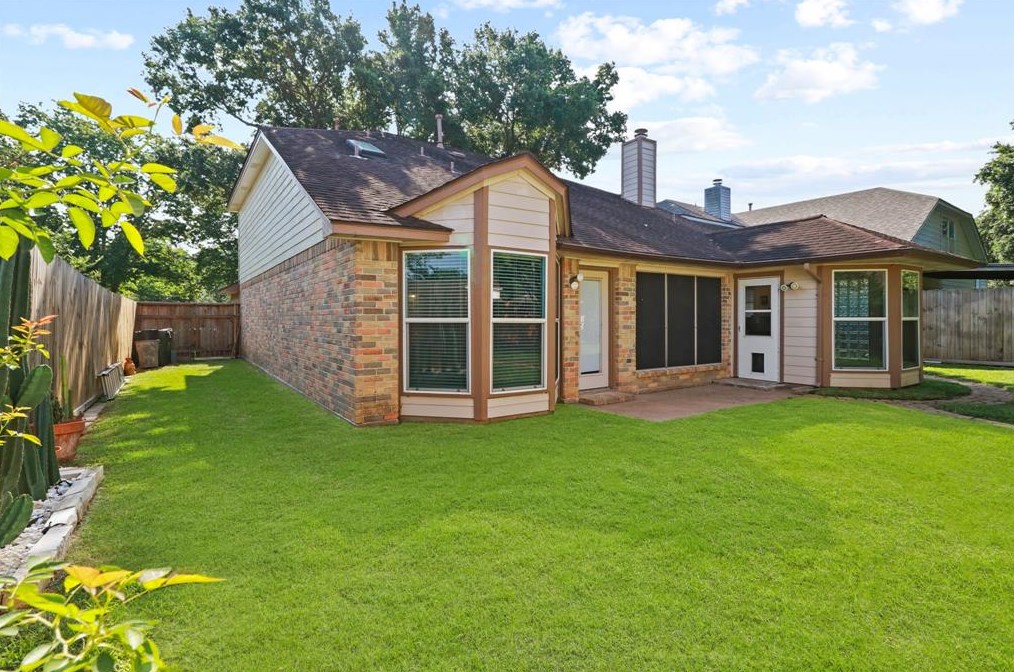 3418 Woodmere Ln, Sugar Land TX  77478-5225 exterior