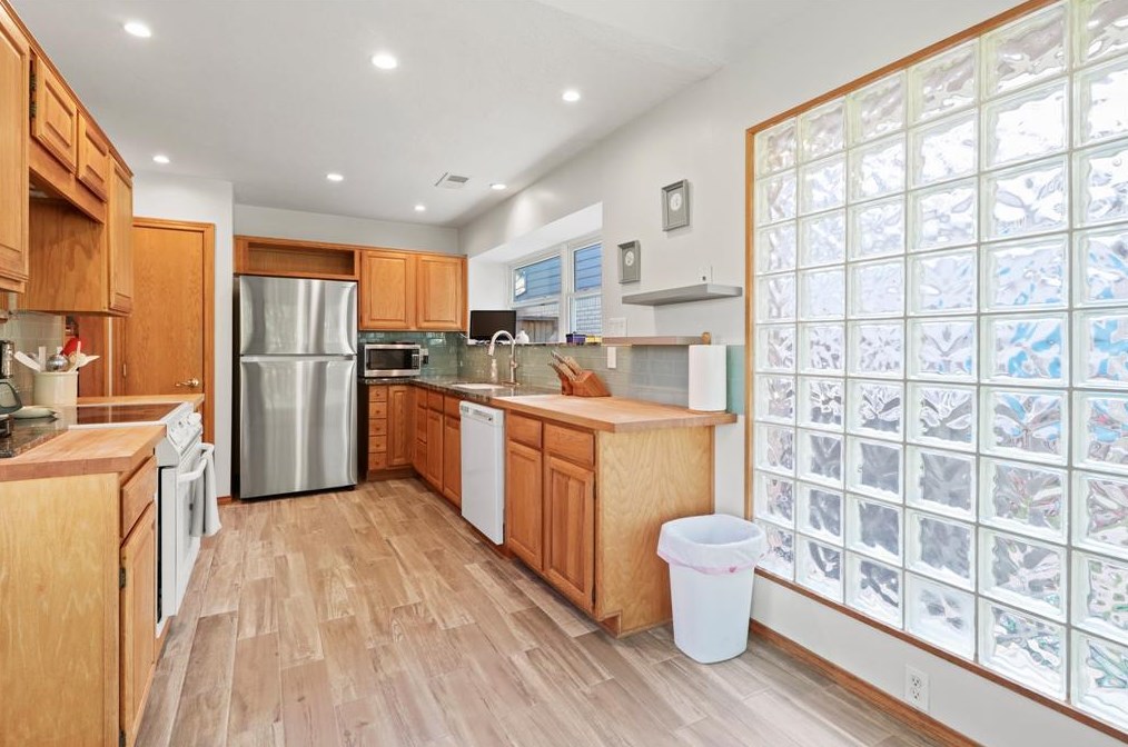 3418 Woodmere Ln, Sugar Land TX  77478-5225 exterior