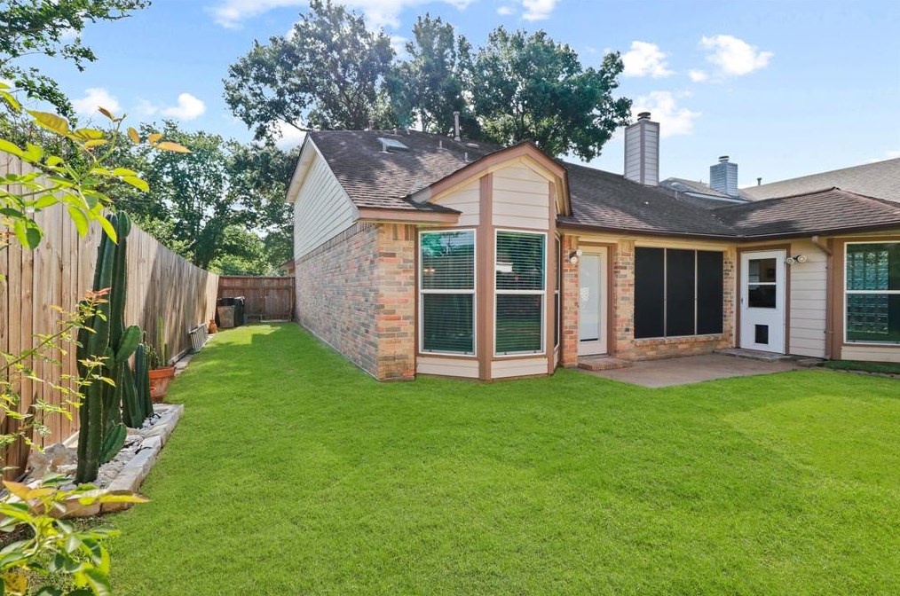 3418 Woodmere Ln, Sugar Land TX  77478-5225 exterior
