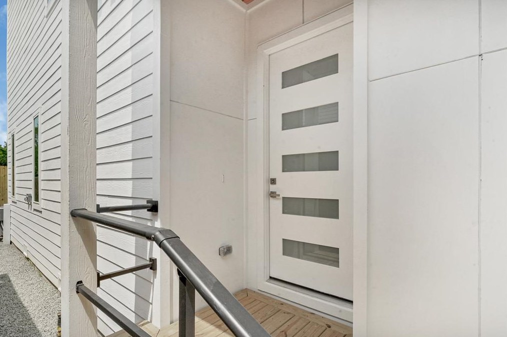 4816 Creekmont Dr, Houston TX  77091-5138 exterior