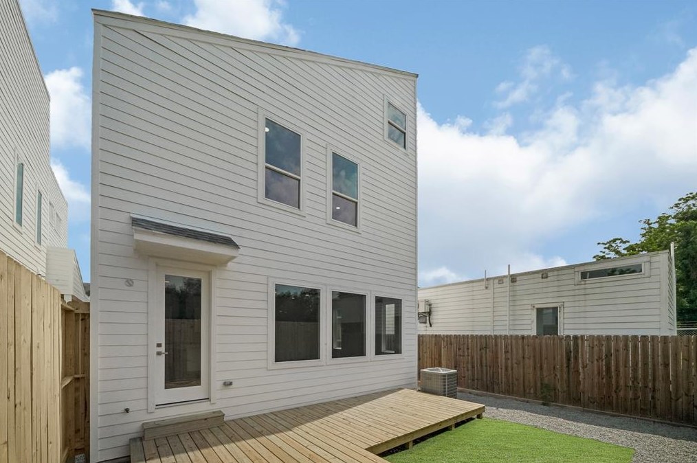 4816 Creekmont Dr, Houston TX  77091-5407 exterior
