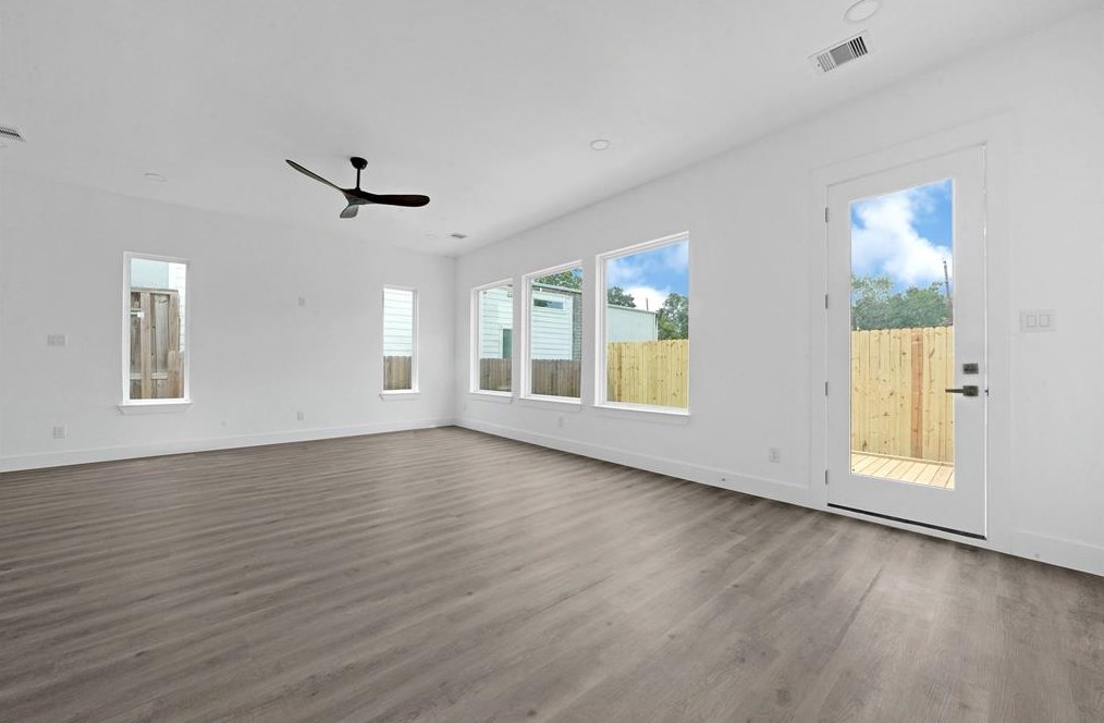 4816 Creekmont Dr, Houston TX  77091-5407 exterior