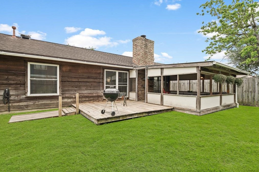 15125 Silverman St, Houston TX  77598-2011 exterior