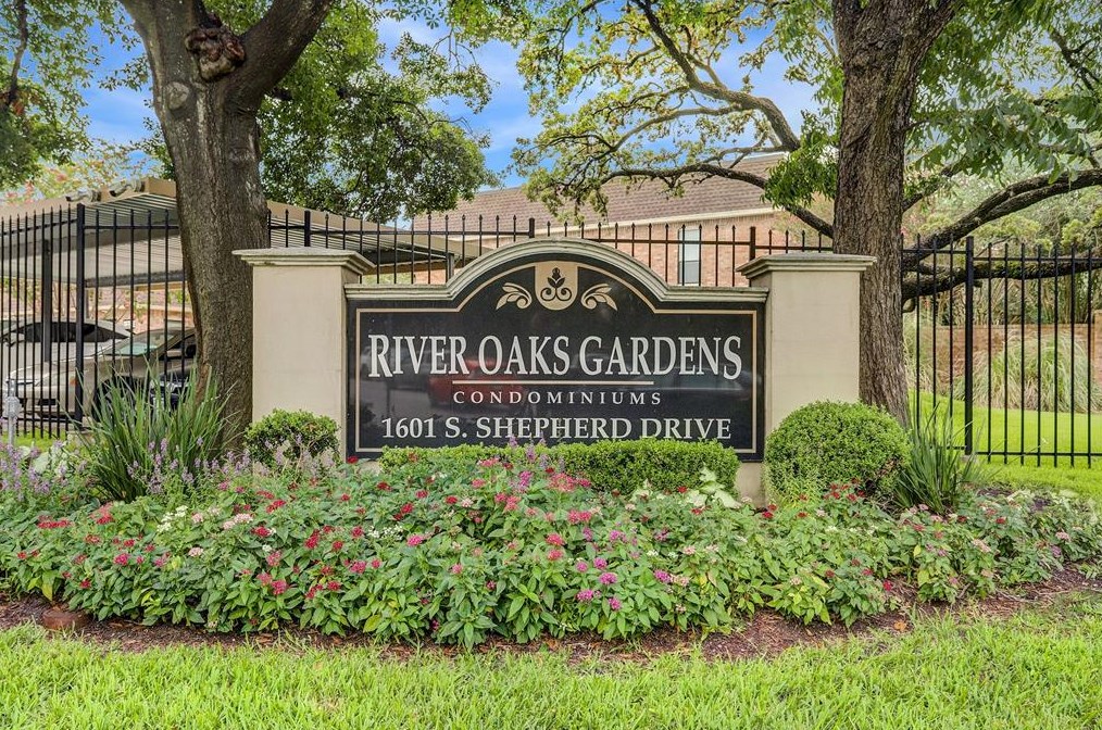 1601 Shepherd Dr, Houston TX  77007-3460 exterior