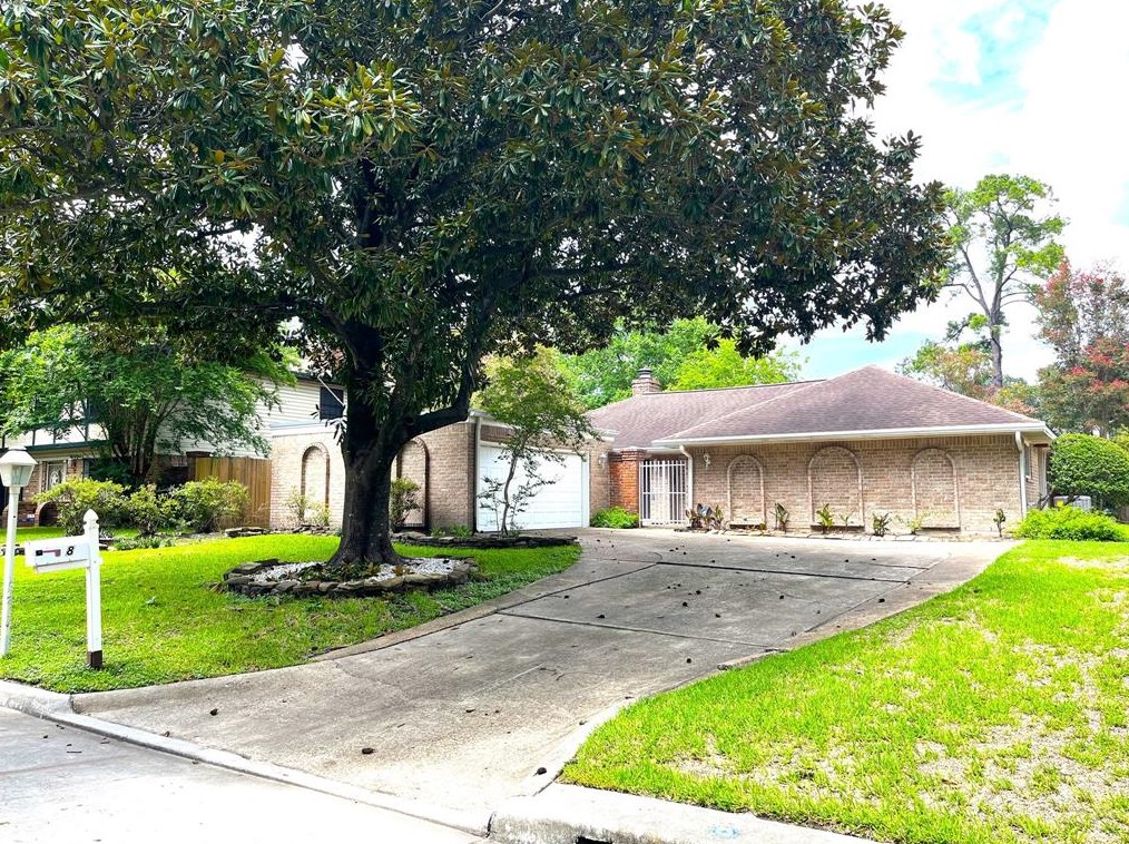 8 Rocky Ln, Houston TX  77040-1523 exterior