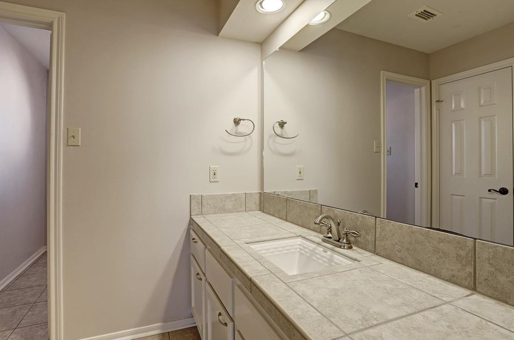 11810 Orch Mtn Dr, Houston TX  77059-5518 exterior