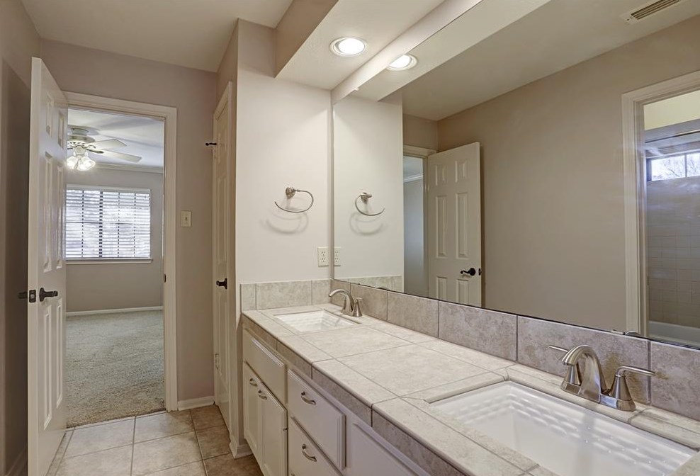 11810 Orch Mtn Dr, Houston TX  77059-5518 exterior