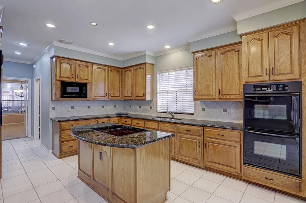 11810 Orch Mtn Dr, Houston TX  77059-5518 exterior