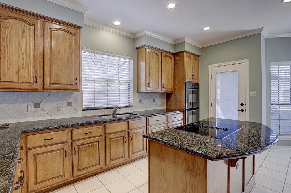 11810 Orch Mtn Dr, Houston TX  77059-5518 exterior