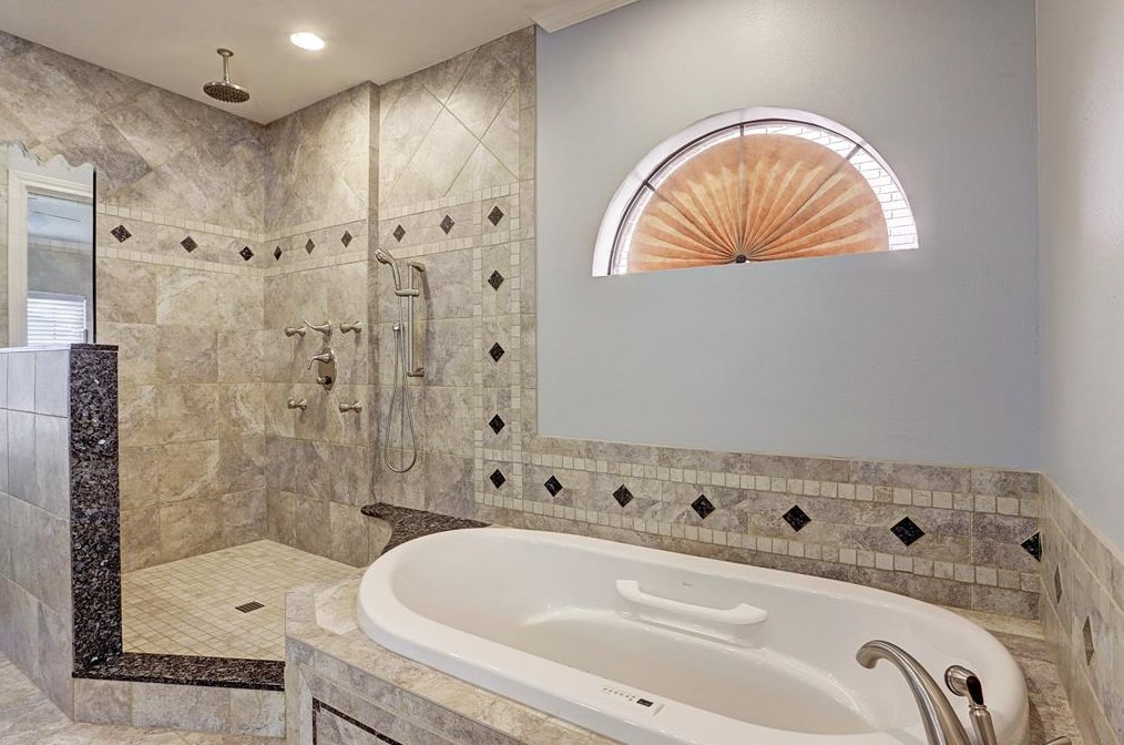 11810 Orch Mtn Dr, Houston TX  77059-5518 exterior