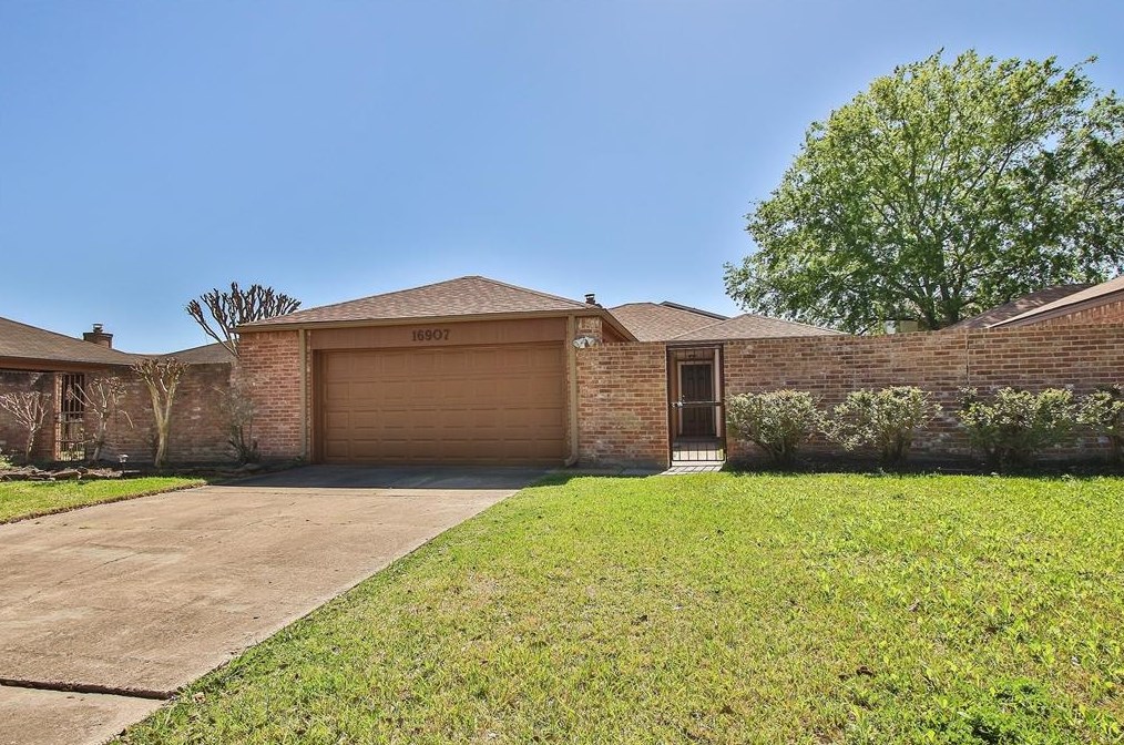 16907 Amidon Dr, Spring TX  77379-4875 exterior