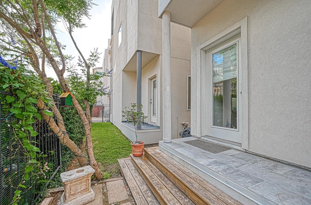 5628 Kiam St, Houston TX  77007-1133 exterior