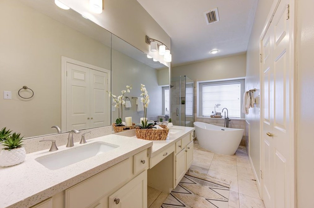 14214 Edinburgh Ct, Houston TX  77077-1813 exterior