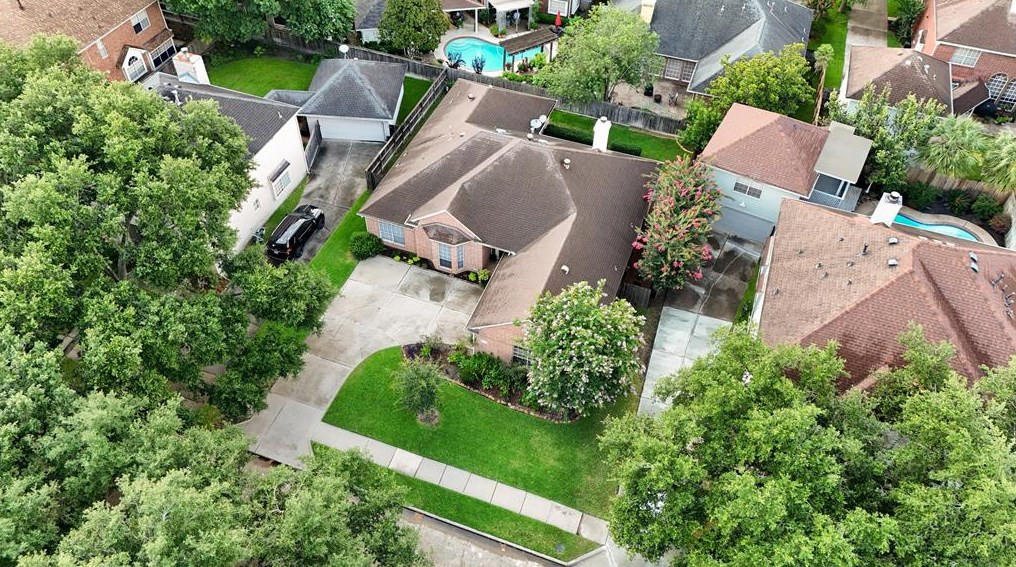 14214 Edinburgh Ct, Houston TX  77077-1813 exterior