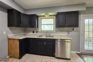 111 Carnation St, Lake Jackson, TX 77566 - Photo 7