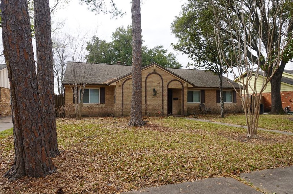 10703 Wickersham Ln, Houston TX  77042-3016 exterior