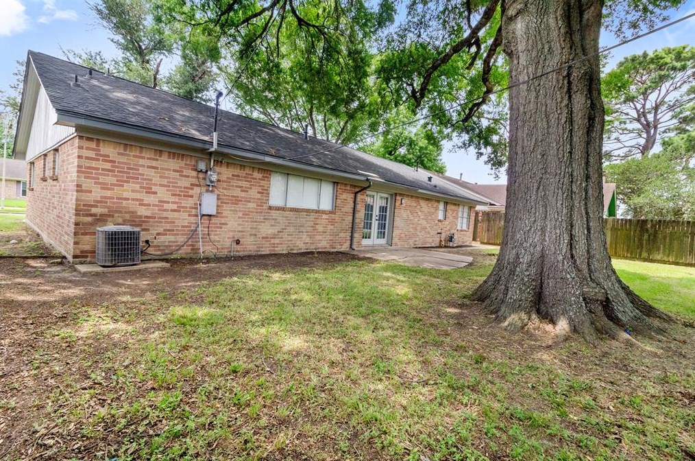 8319 Springtime Ln, Houston TX  77075-4741 exterior
