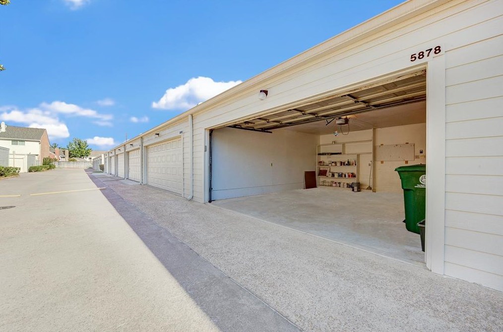 5878 Sugar Hill Dr, Houston TX  77057-2004 exterior