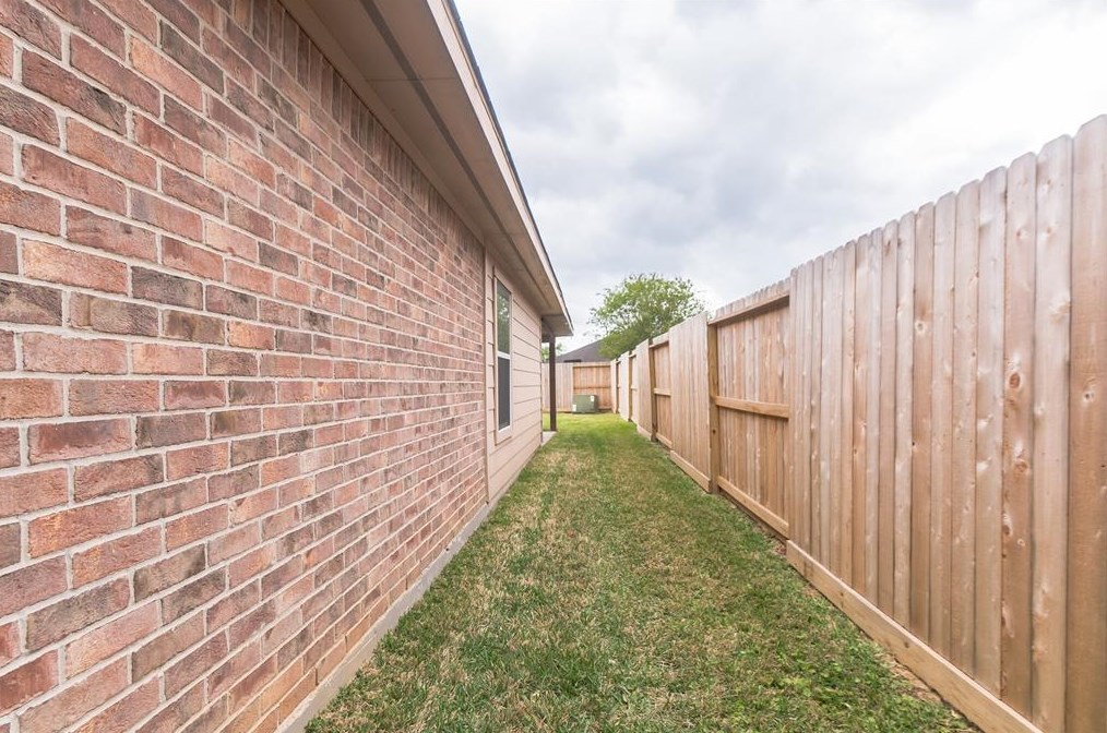 6818 Springfield Garden Ln, Spring TX  77379-4199 exterior