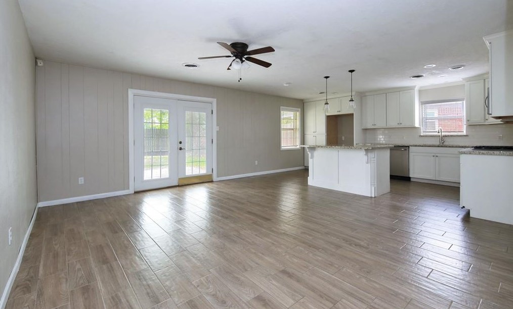 1514 Echols Dr, Baytown TX  77520-5600 exterior