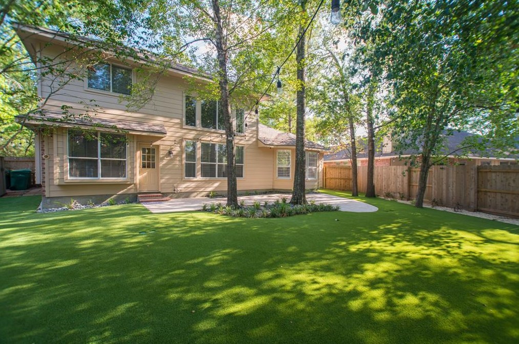10 Bonnaire Dr, Spring TX  77382-1615 exterior