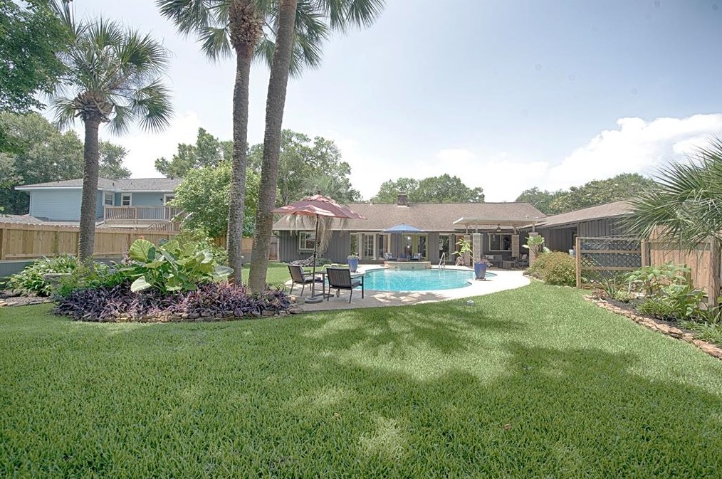 18503 Kingstown Ct, Houston TX  77058-4211 exterior