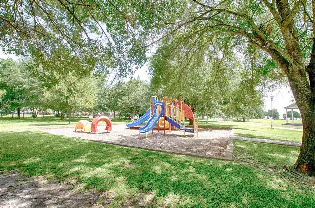 18503 Kingstown Ct, Houston TX  77058-4211 exterior