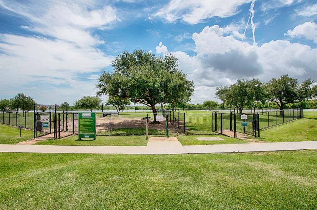 18503 Kingstown Ct, Houston TX  77058-4211 exterior