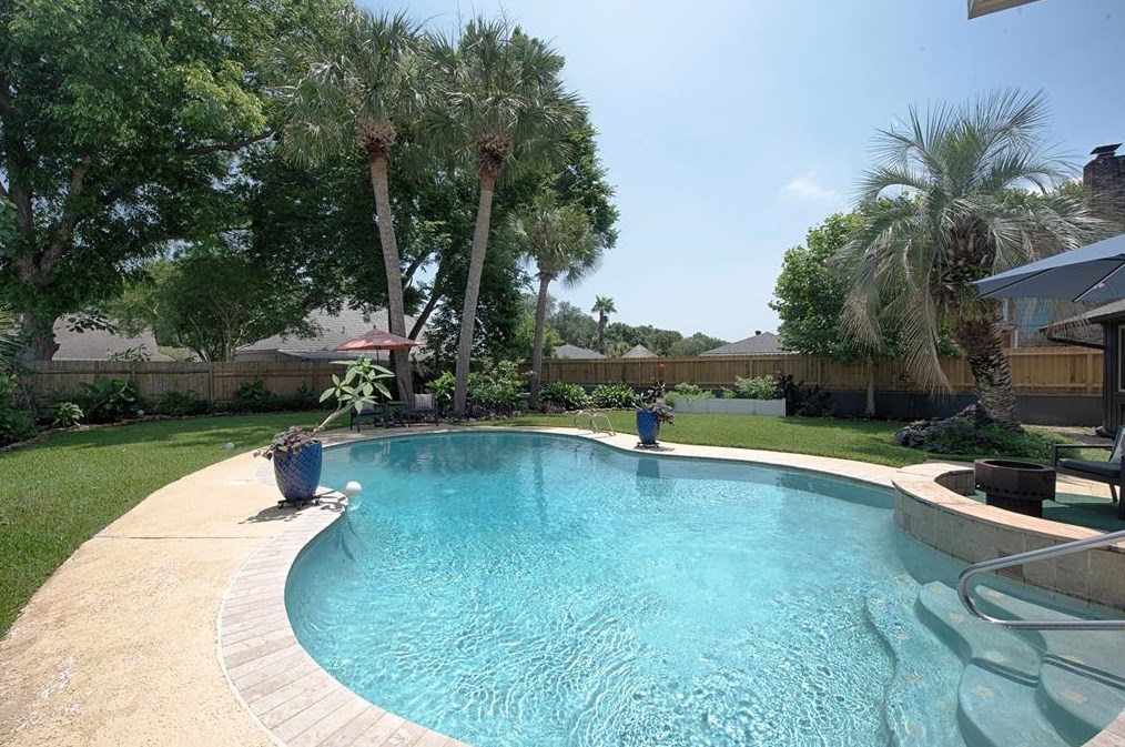 18503 Kingstown Ct, Houston TX  77058-4211 exterior