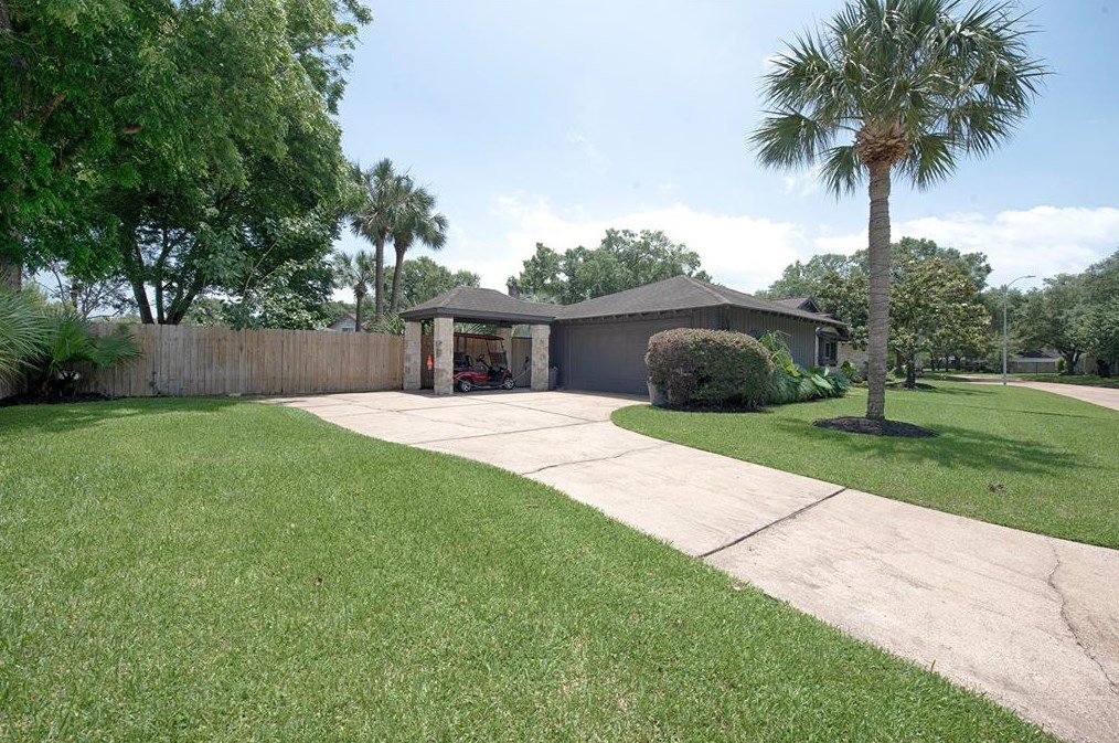 18503 Kingstown Ct, Houston TX  77058-4211 exterior