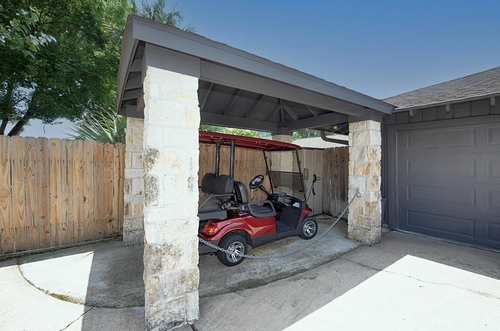 18503 Kingstown Ct, Houston TX  77058-4211 exterior