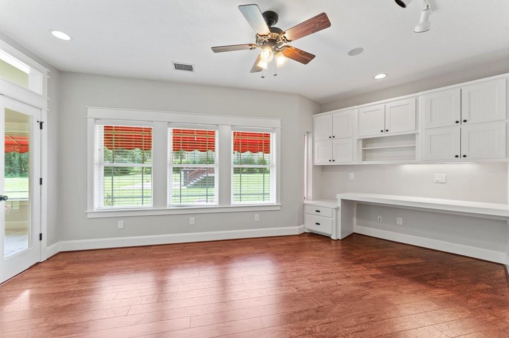 16164 Koenig Ln, Conroe TX  77384-4087 exterior