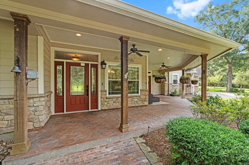 16164 Koenig Ln, Conroe TX  77384-4087 exterior