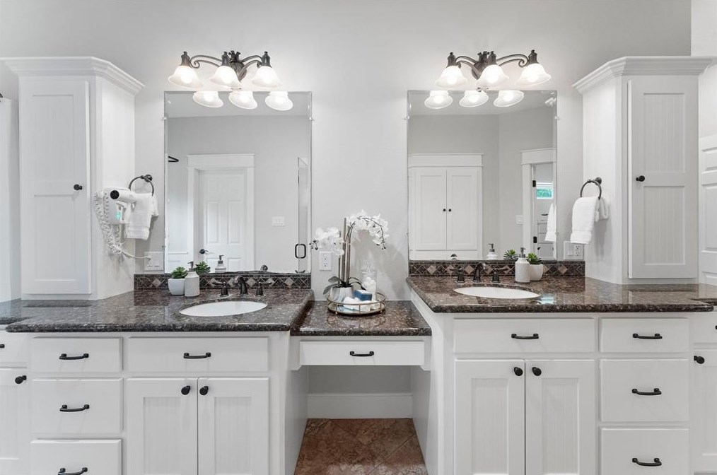 16164 Koenig Ln, Conroe TX  77384-4087 exterior