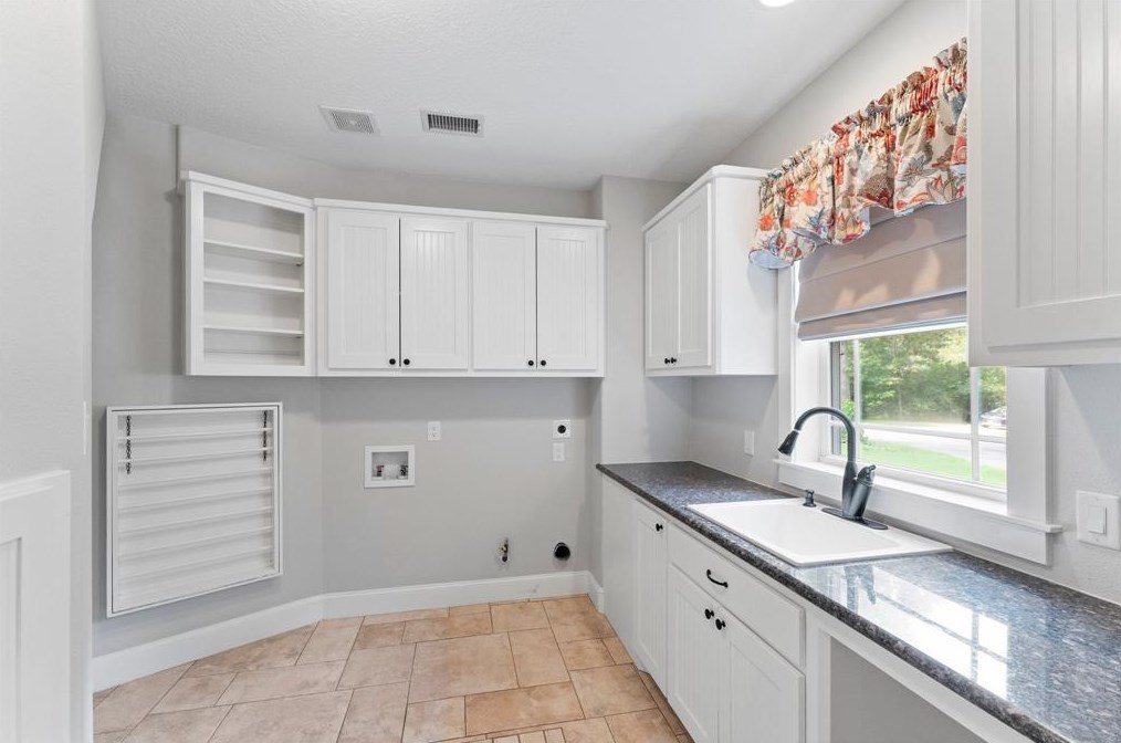 16164 Koenig Ln, Conroe TX  77384-4087 exterior