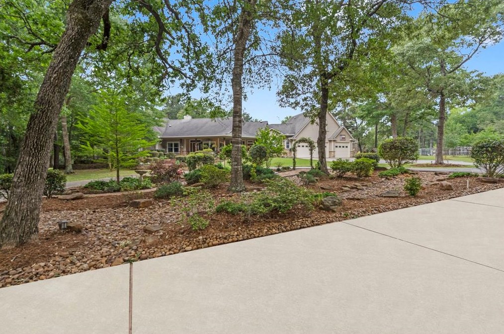 16164 Koenig Ln, Conroe TX  77384-8000 exterior