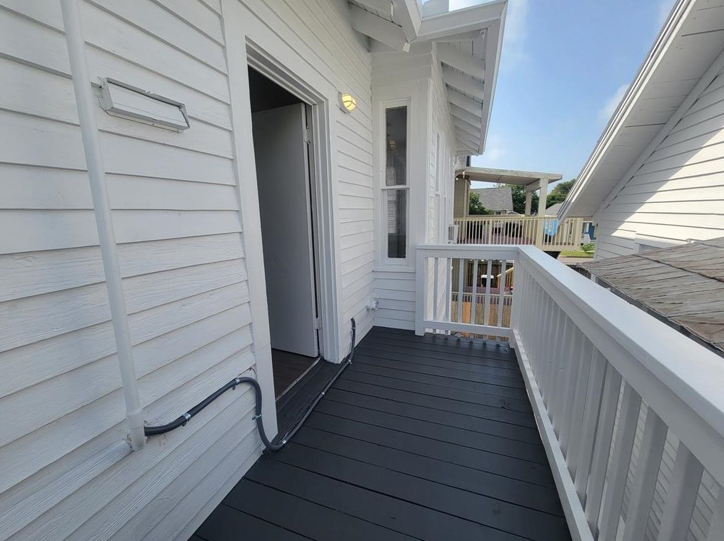 2221 35th St, Galveston TX 77550-7042 exterior