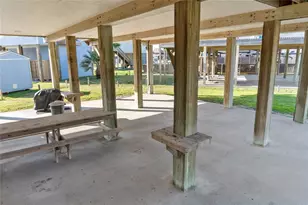 901 Meynig Dr, Crystal Beach, TX 77650 - Photo 7