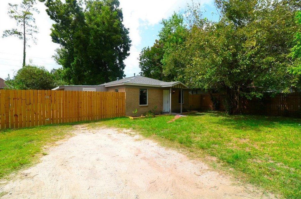 7518 Crofton St, Houston TX  77028-1304 exterior