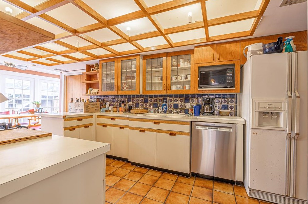 2102 Banks St, Houston TX 77098-5406 exterior