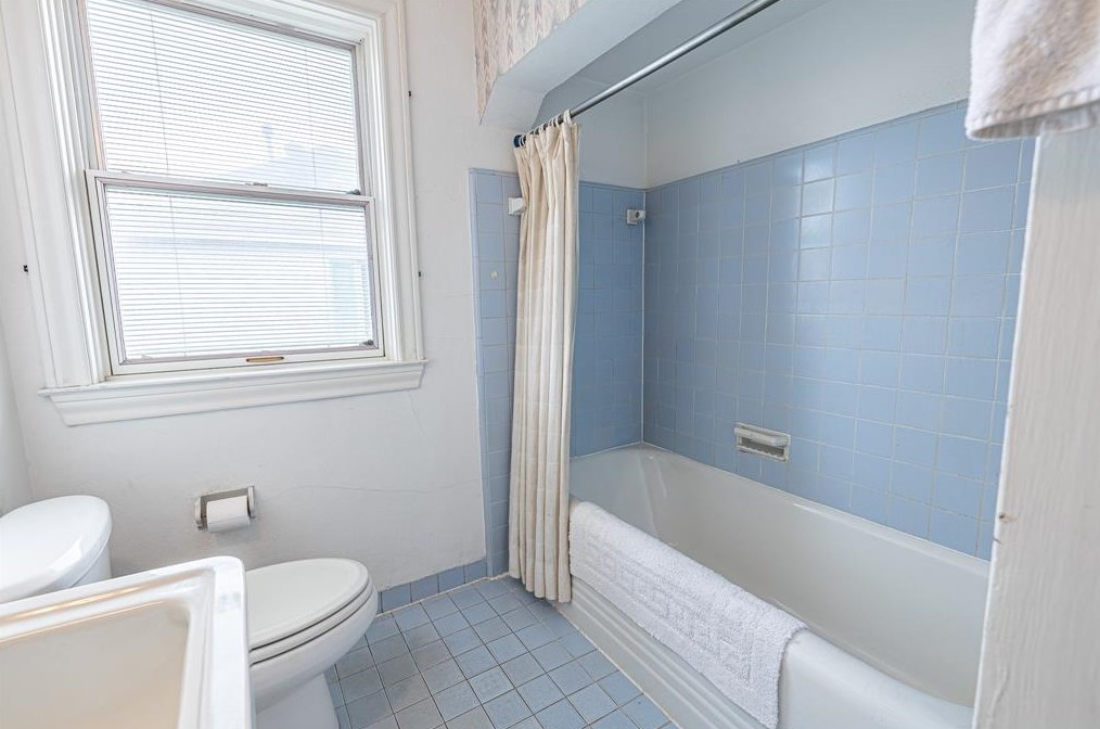 2102 Banks St, Houston TX 77098-5406 exterior