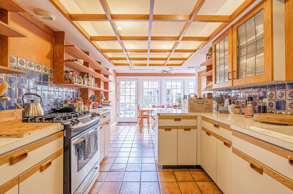 2102 Banks St, Houston TX 77098-5406 exterior