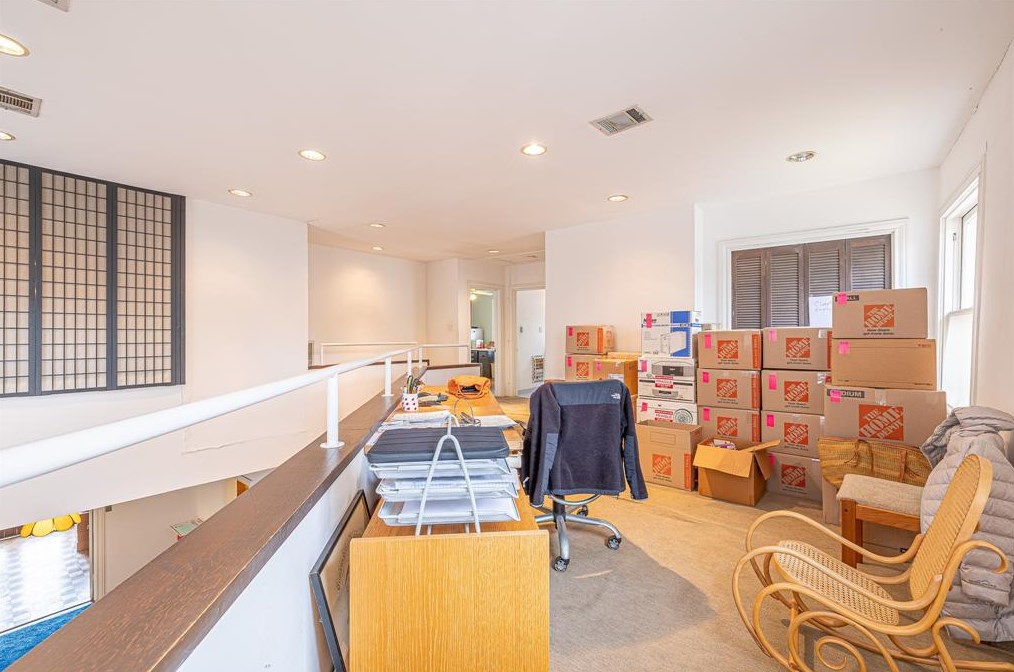 2102 Banks St, Houston TX 77098-5406 exterior