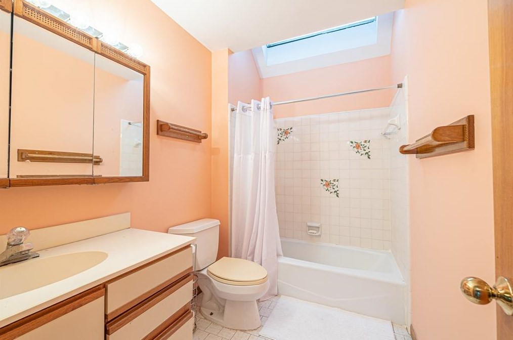 2102 Banks St, Houston TX 77098-5406 exterior