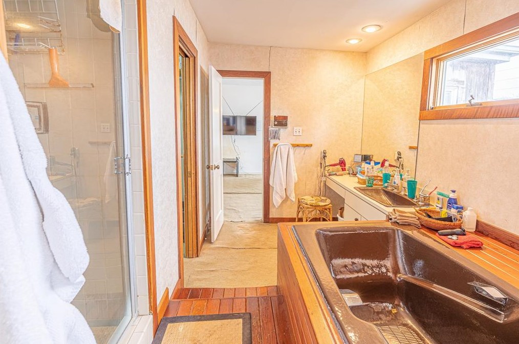 2102 Banks St, Houston TX 77098-5406 exterior